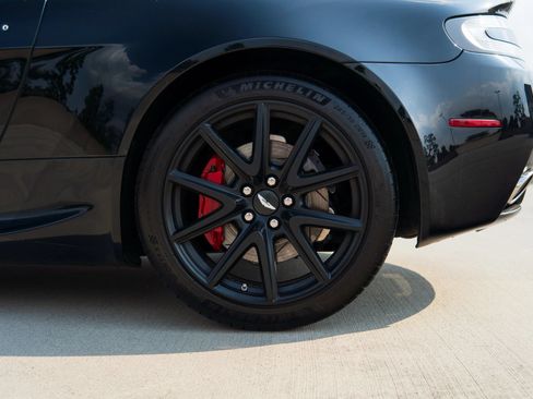 Used 2013 Aston Martin V8 Vantage Roadster RWD image 10