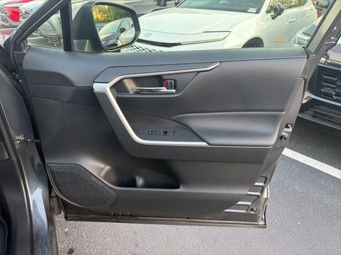 Used 2022 Toyota RAV4 SE w/ Convenience Package AWD/4WD image 11