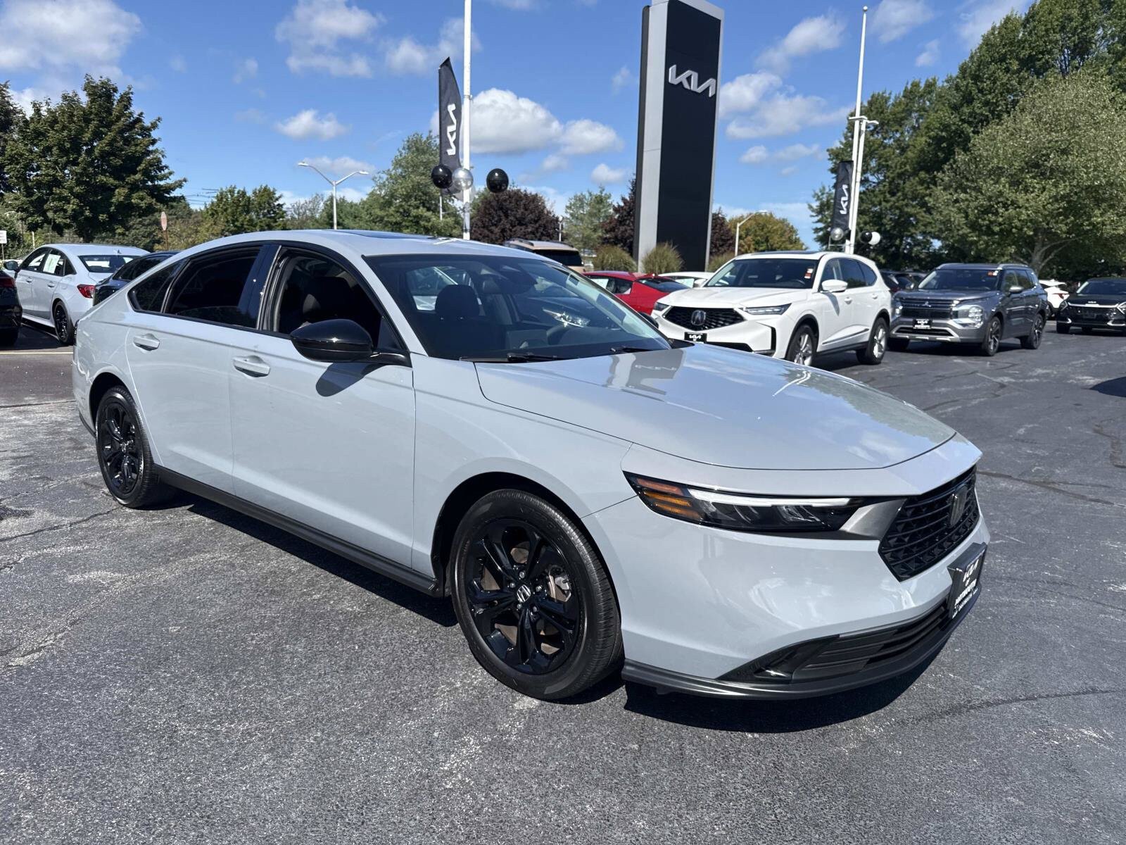Used 2025 Honda Accord SE image 9