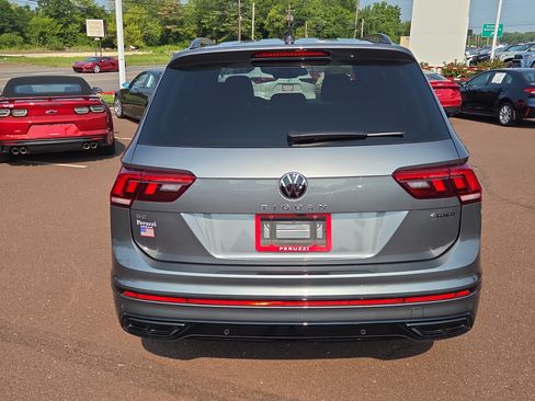 Used 2024 Volkswagen Tiguan SE R-Line AWD/4WD image 4