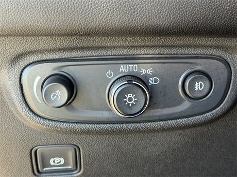 Used 2024 GMC Terrain SLT image 19