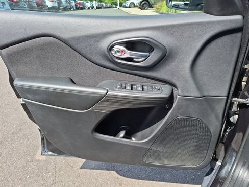 Used 2015 Jeep Cherokee Latitude FWD image 23