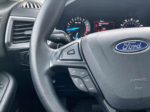 Used 2015 Ford Edge SE image 17