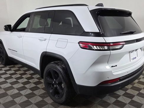 Used 2023 Jeep Grand Cherokee Altitude image 6