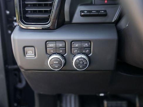 Used 2024 GMC Sierra 1500 AT4 w/ Technology Package AWD/4WD image 18