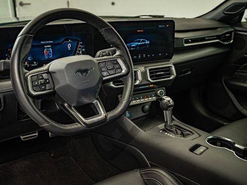 Used 2025 Ford Mustang Premium image 5