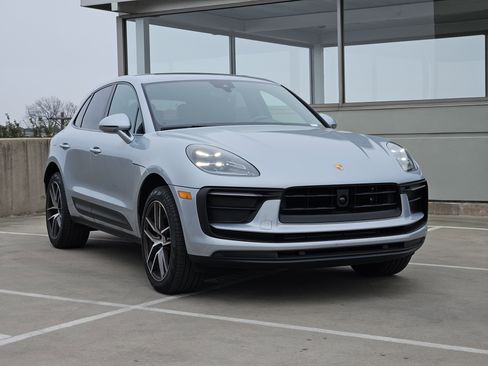 Certified 2025 Porsche Macan image 10