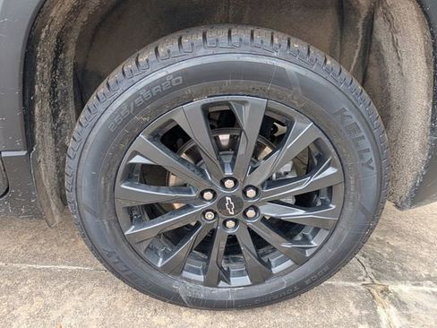 Used 2023 Chevrolet Traverse RS w/ LPO, Floor Liner Package FWD image 9