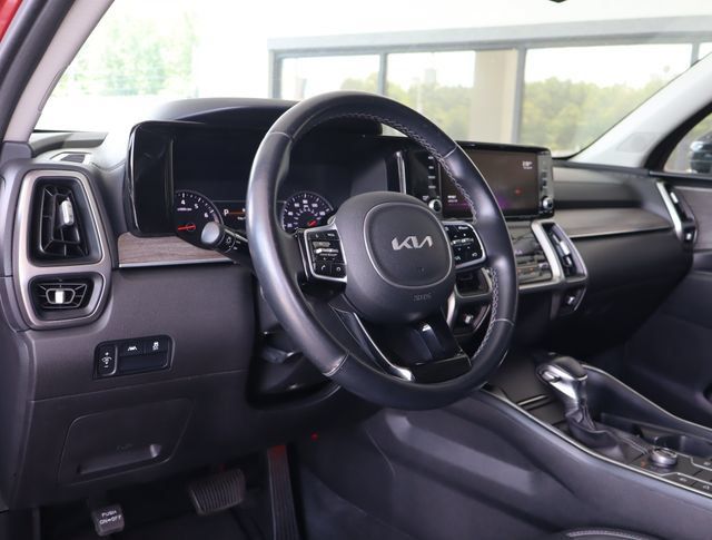 Used 2022 Kia Sorento S w/ Panoramic Sunroof Package AWD/4WD image 17