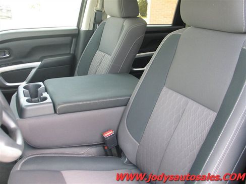 Used 2024 Nissan Titan SV AWD/4WD image 4