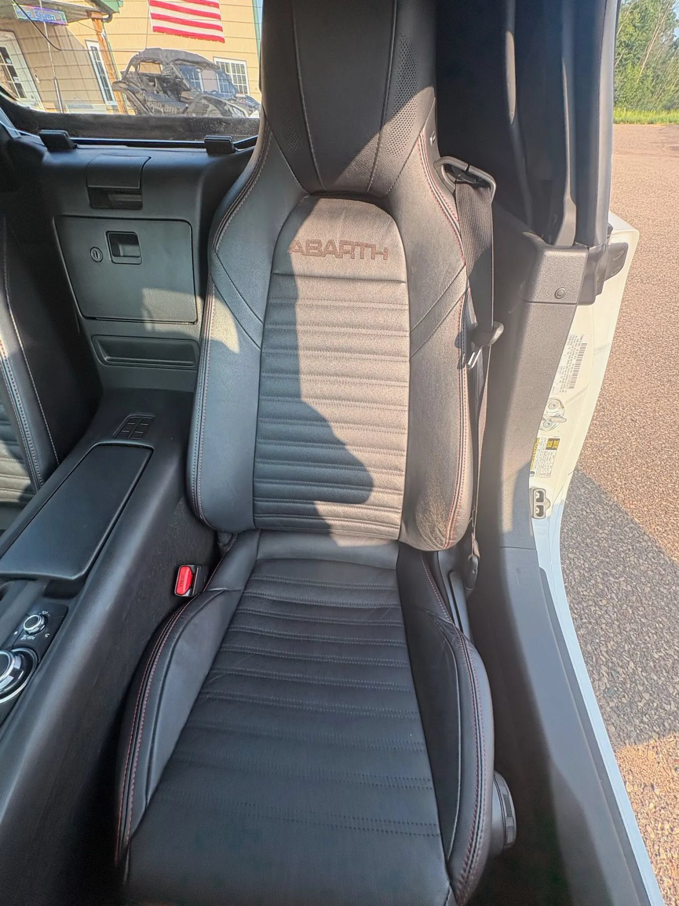 Used 2019 FIAT 124 Spider Abarth w/ Navigation & Sound Group RWD image 16