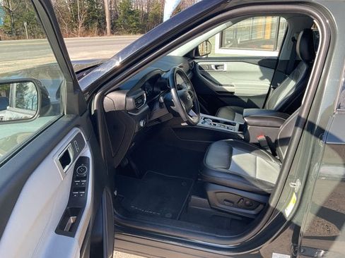 Certified 2022 Ford Explorer XLT w/ Equipment Group 202A AWD/4WD image 11