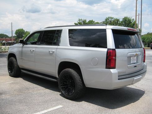 Used 2018 Chevrolet Suburban LT RWD image 5