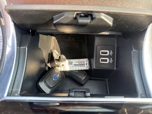 Used 2020 Ford Edge Titanium image 35