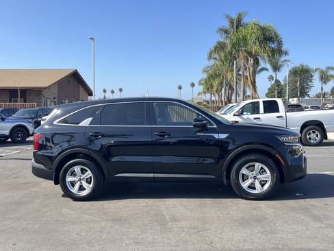 Used 2023 Kia Sorento LX image 29