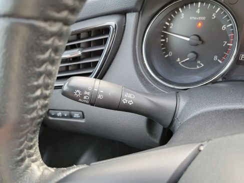 Used 2020 Nissan Rogue SV image 36