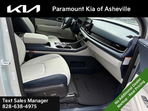 New 2026 Kia Carnival EX FWD image 19