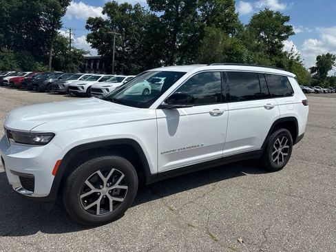 Used 2024 Jeep Grand Cherokee L Limited AWD/4WD image 5