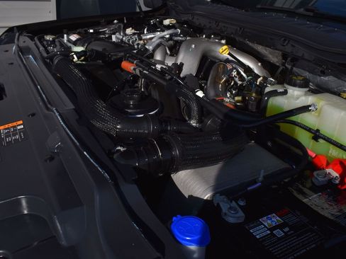 Certified 2025 Ford F450 Platinum w/ FX4 Off-Road Package image 19