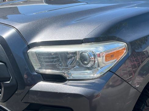 Used 2018 Toyota Tacoma SR w/ SR Convenience Package RWD image 11