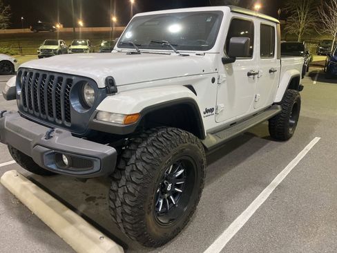 Used 2022 Jeep Gladiator Sport image 3