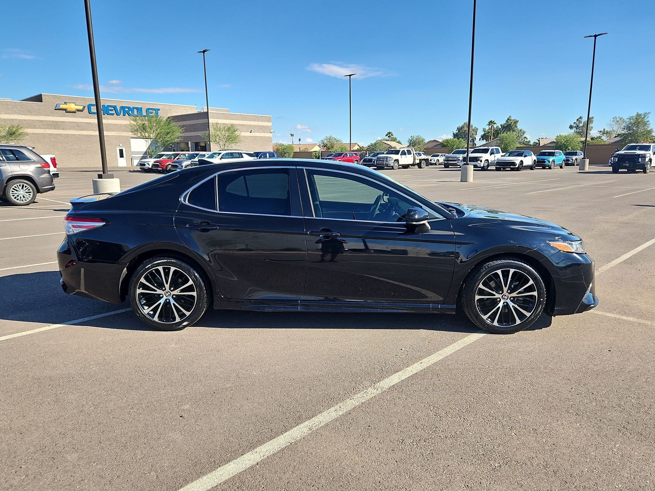 Used 2020 Toyota Camry SE FWD image 6