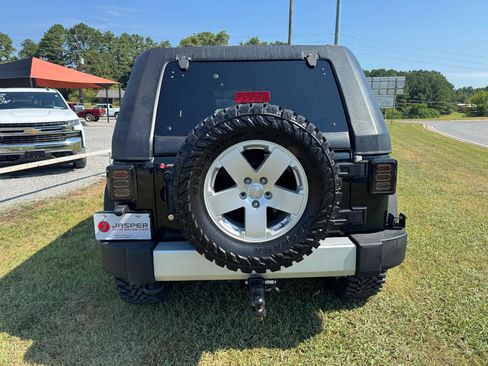 Used 2012 Jeep Wrangler Unlimited Sahara w/ Connectivity Group AWD/4WD image 4