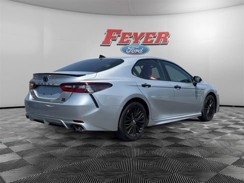 Used 2022 Toyota Camry SE image 5