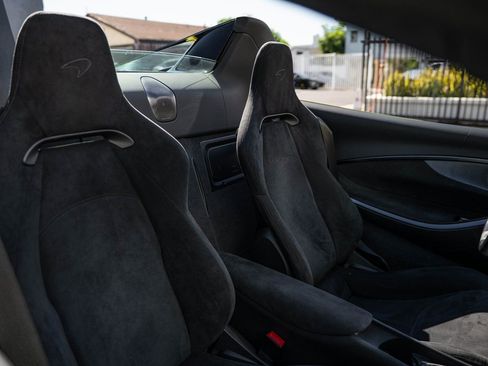 Used 2025 McLaren Artura Spider image 11