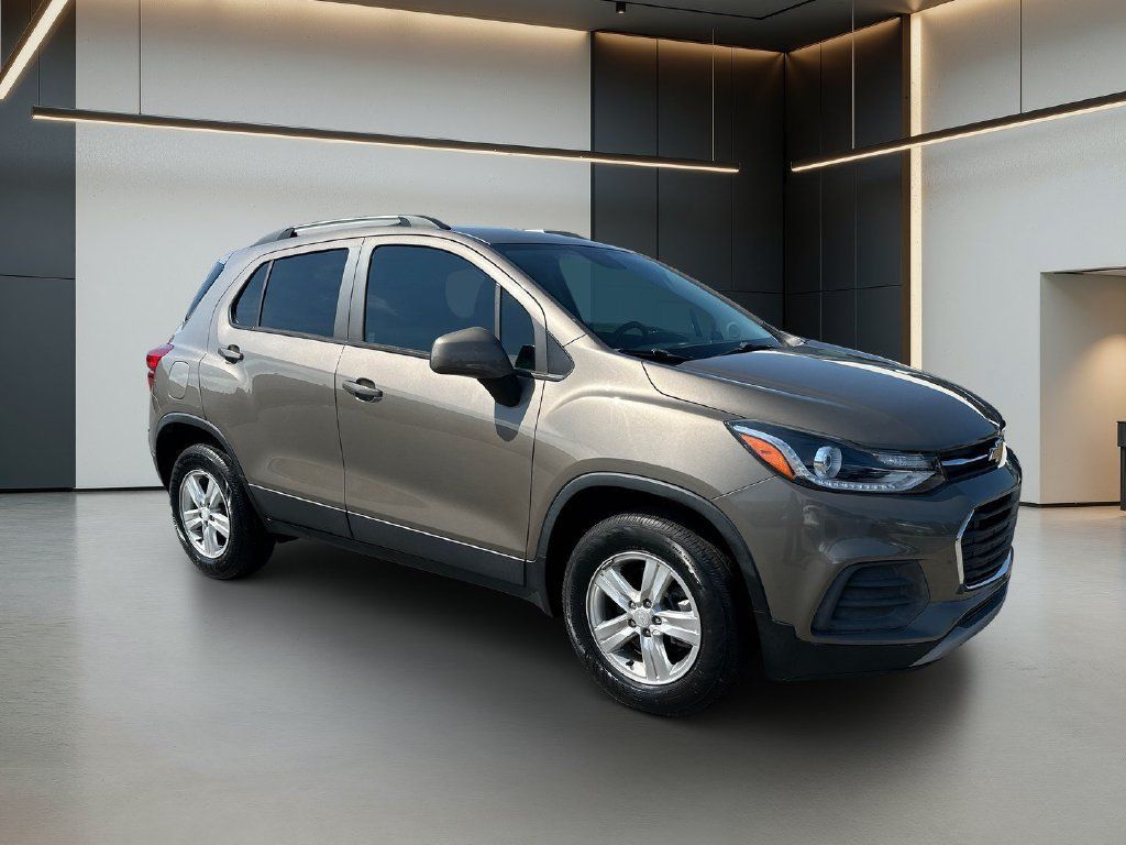 Used 2022 Chevrolet Trax LT w/ Premium Seat Package AWD/4WD image 8