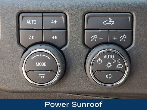 Used 2025 Chevrolet Silverado 1500 LT Trail Boss w/ Convenience Package II AWD/4WD image 9
