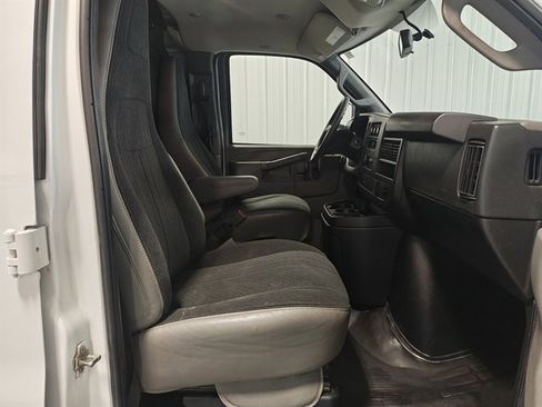 Used 2020 GMC Savana 2500 w/ Driver Convenience Package image 31
