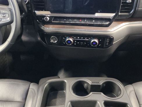 Used 2024 GMC Sierra 1500 SLT image 11