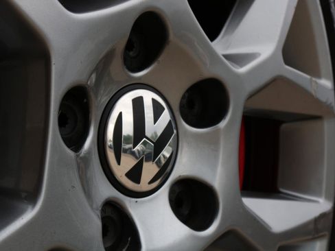 Used 2013 Volkswagen Golf 4-Door FWD image 6