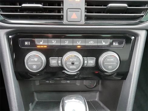 Certified 2023 Volkswagen Taos SEL image 29