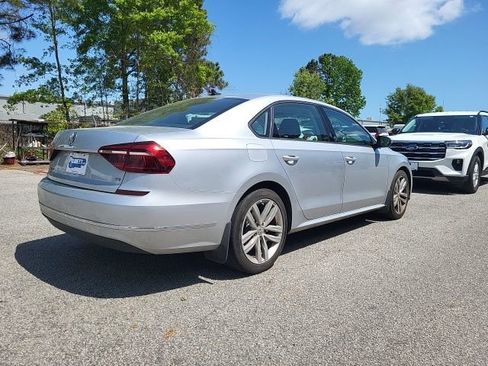 Used 2019 Volkswagen Passat 2.0T Wolfsburg image 2