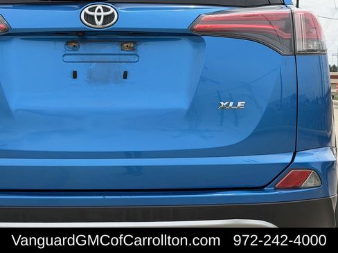Used 2018 Toyota RAV4 XLE FWD image 8