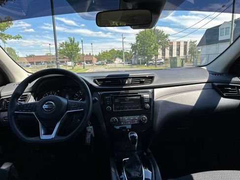 Used 2021 Nissan Rogue Sport S FWD image 3