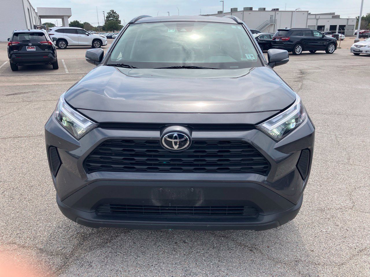 Used 2025 Toyota RAV4 XLE AWD/4WD image 2