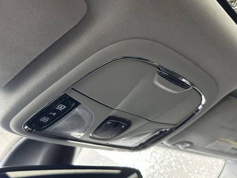 Used 2020 Jeep Cherokee Latitude Plus w/ Comfort/Convenience Group image 19