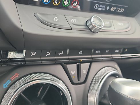 Used 2021 Chevrolet Camaro LT w/ RS Package image 16