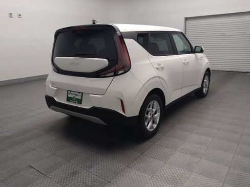 Used 2025 Kia Soul LX w/ LX Technology Package FWD image 9