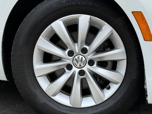 Used 2018 Volkswagen Beetle 2.0T Coast FWD image 23