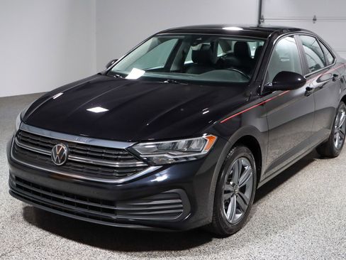 Used 2024 Volkswagen Jetta SE image 30