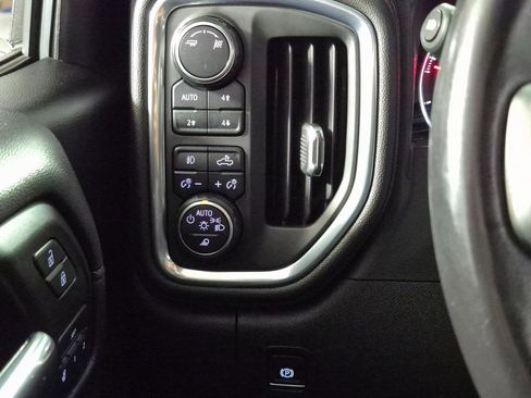 Used 2019 Chevrolet Silverado 1500 LTZ image 16