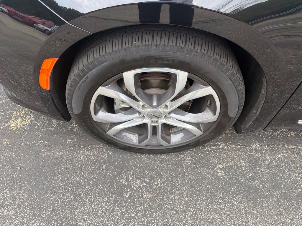 Used 2025 Chrysler Pacifica Pinnacle FWD image 3
