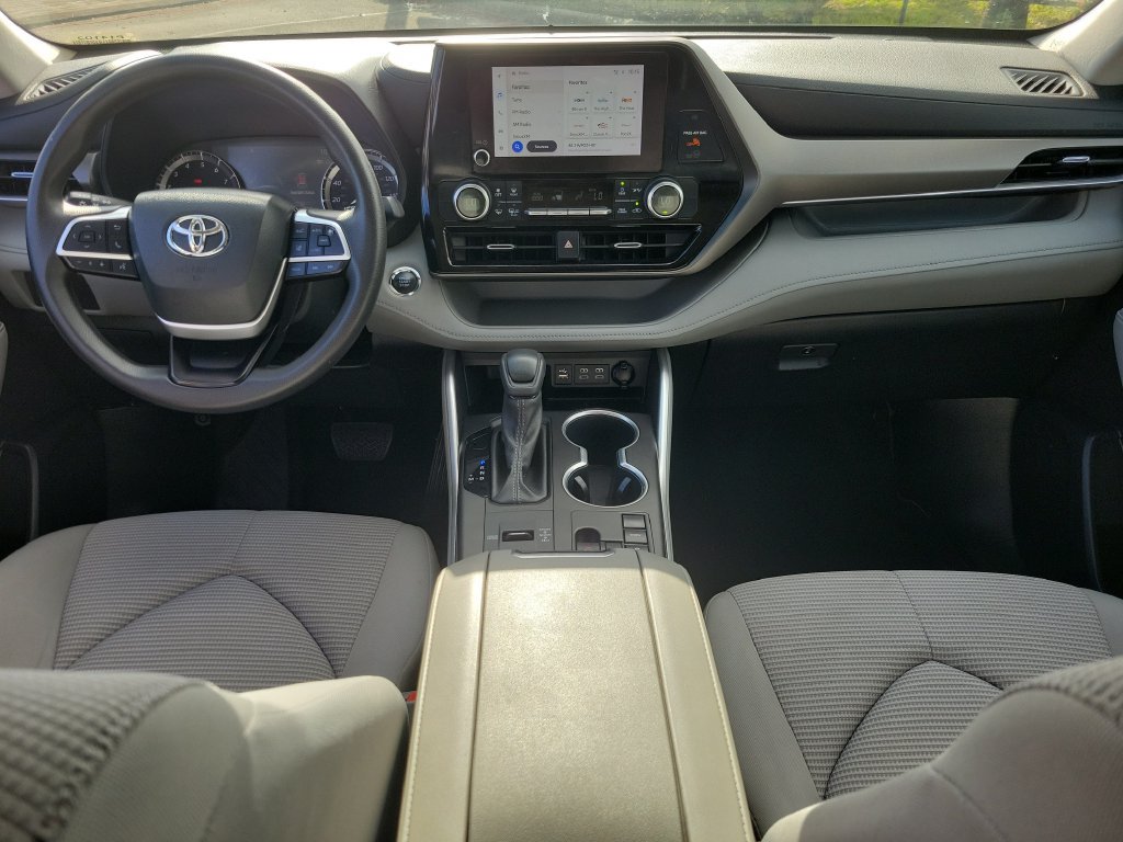 Used 2023 Toyota Highlander L FWD image 11