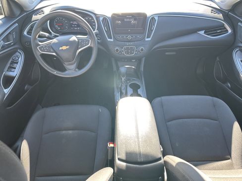 Used 2025 Chevrolet Malibu LT image 22