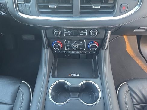 Used 2024 Chevrolet Suburban Premier image 29