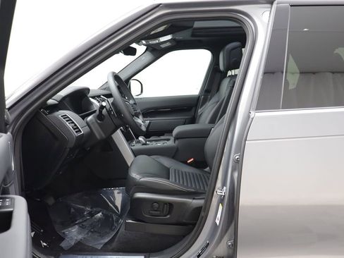 Used 2025 Land Rover Discovery S image 4